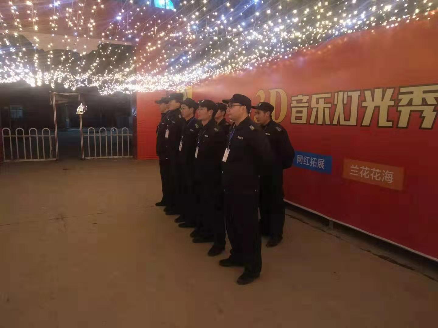 關于大型活動舉行的時候，襄陽保安服務人員常備的技防設備有哪些呢？
