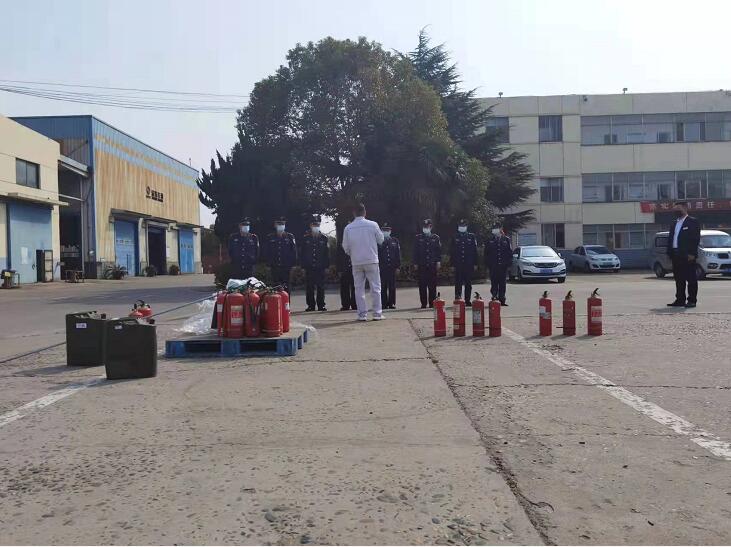 獵鷹保安公司積極組織，開展消防實(shí)戰(zhàn)演練，防患于未“燃”