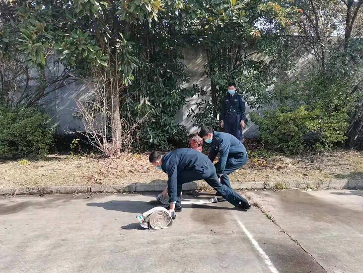 大型活動的時候，保安人員一般會制定這樣的應(yīng)對措施的！
