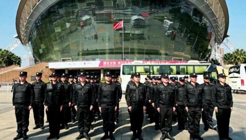 2023襄陽馬拉松在我市諸葛亮廣場激情開跑啦！